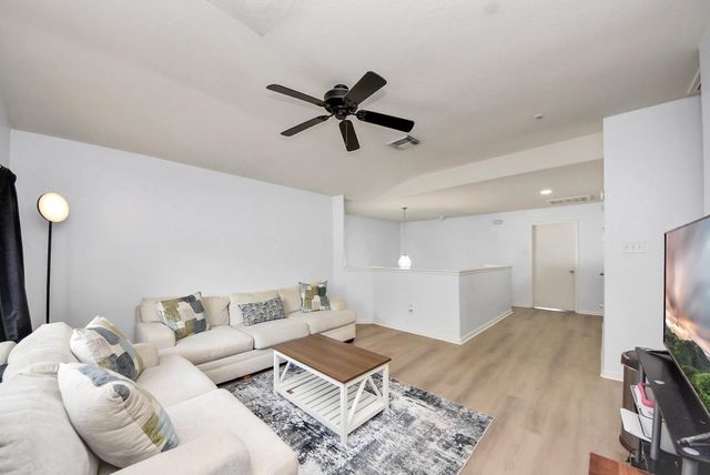 1054 Inverness Cove, Dickinson, TX 77539