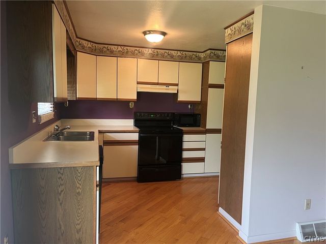8180 Mantova Drive, Clay, NY 13041