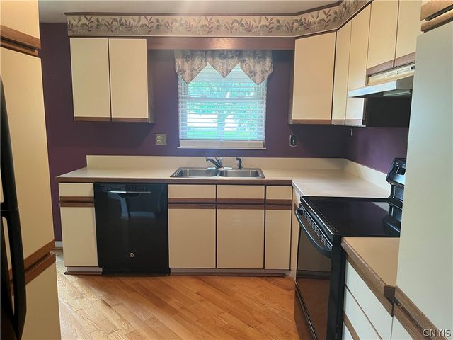 8180 Mantova Drive, Clay, NY 13041