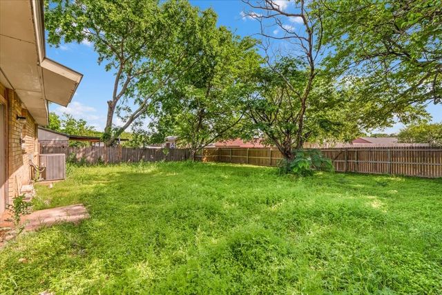 7112 Winterberry Drive, Dallas, TX 75249