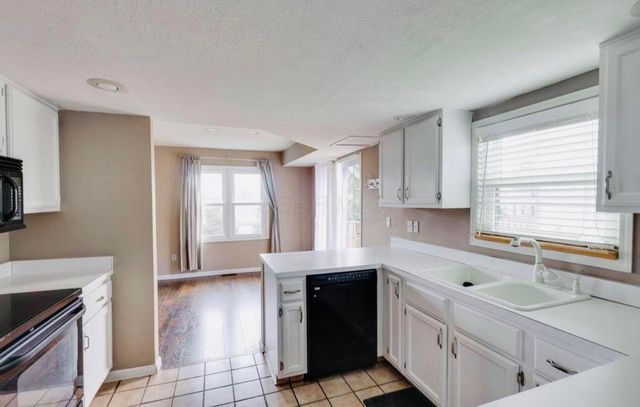 2721 Woodland Trail Drive, Columbus, OH 43231