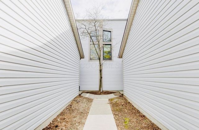 2721 Woodland Trail Drive, Columbus, OH 43231