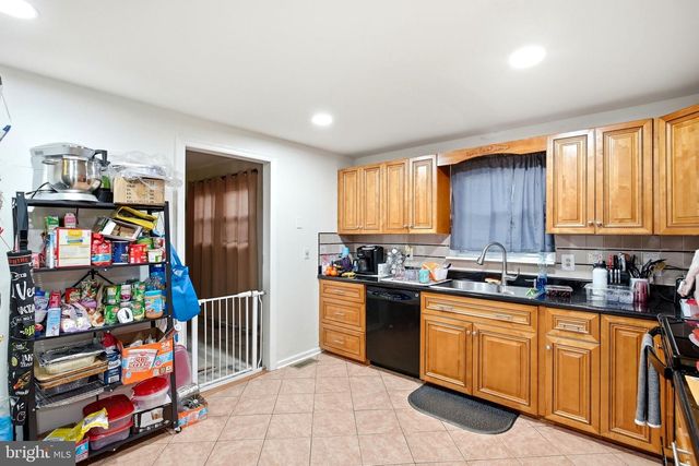4008 OAKLAND RD, Bethlehem, PA 18020