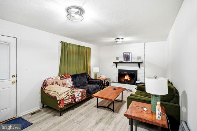 4008 OAKLAND RD, Bethlehem, PA 18020