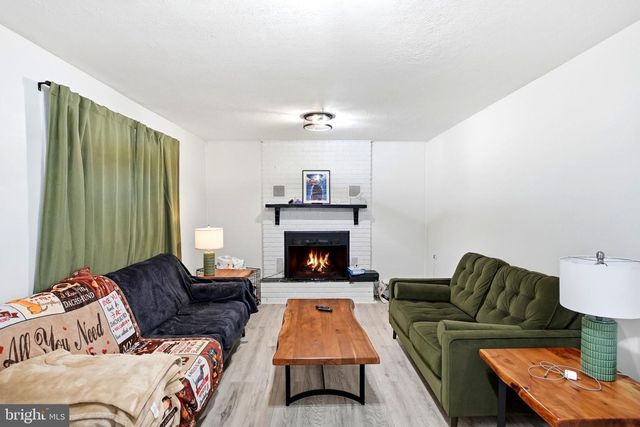 4008 OAKLAND RD, Bethlehem, PA 18020