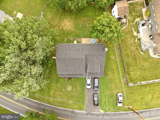 4008 OAKLAND RD, Bethlehem, PA 18020