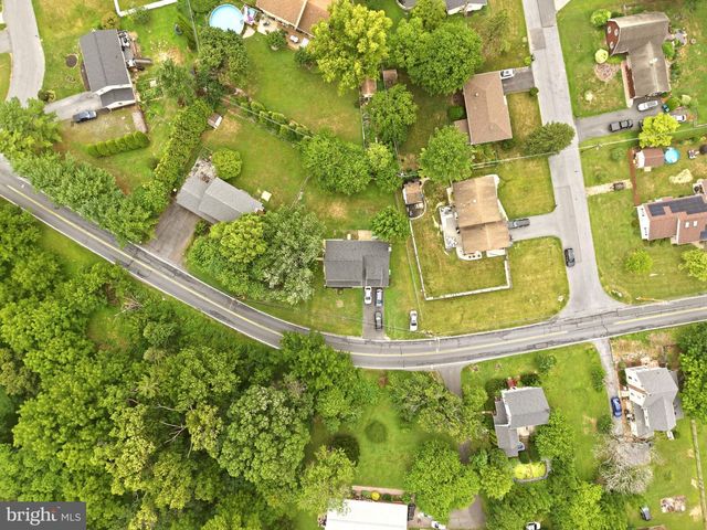 4008 OAKLAND RD, Bethlehem, PA 18020