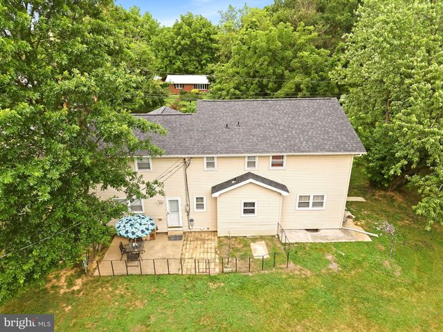 4008 OAKLAND RD, Bethlehem, PA 18020