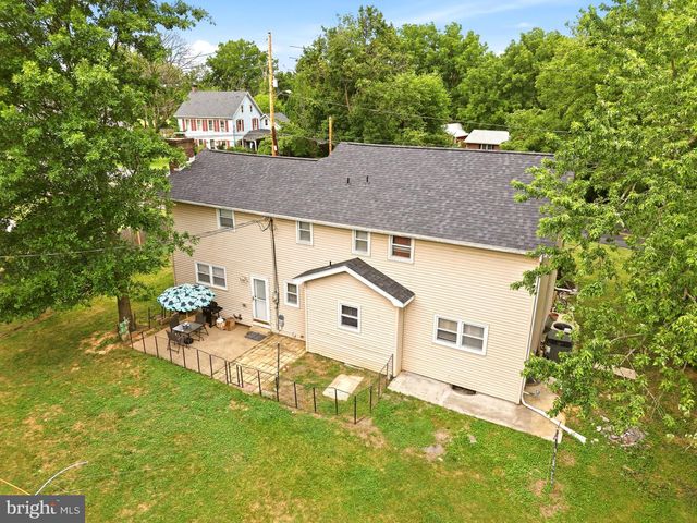 4008 OAKLAND RD, Bethlehem, PA 18020