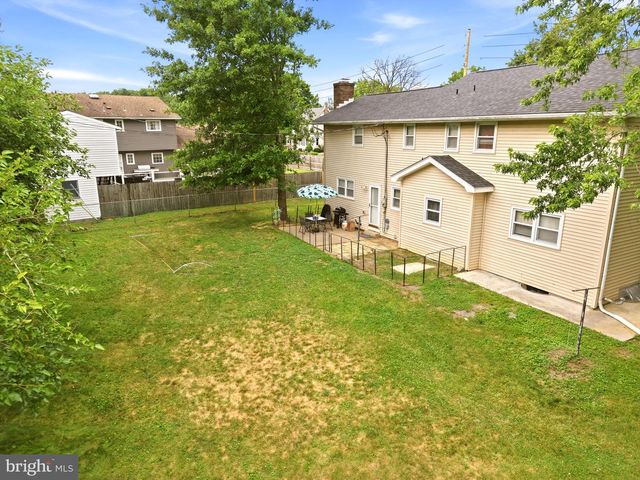 4008 OAKLAND RD, Bethlehem, PA 18020