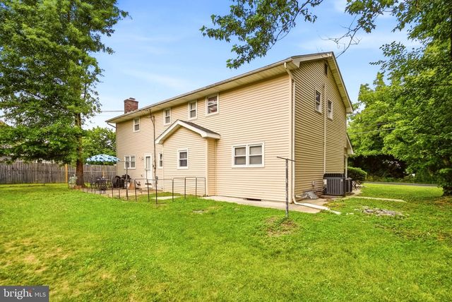 4008 OAKLAND RD, Bethlehem, PA 18020