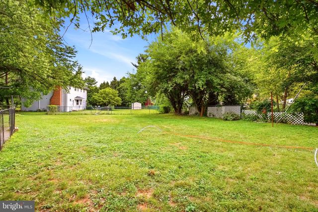 4008 OAKLAND RD, Bethlehem, PA 18020
