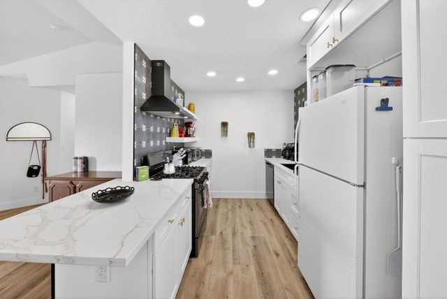 746 Pepper Avenue, Lemoore, CA 93245