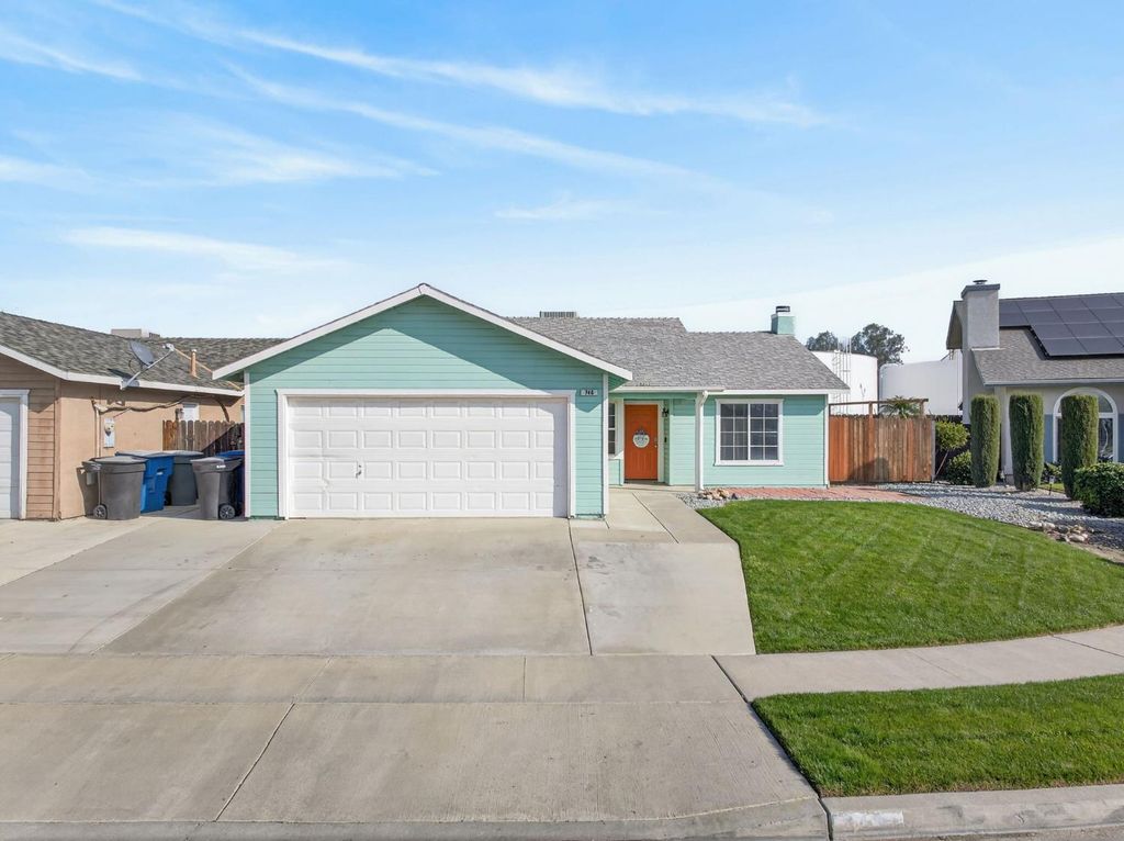 746 Pepper Avenue, Lemoore, CA 93245