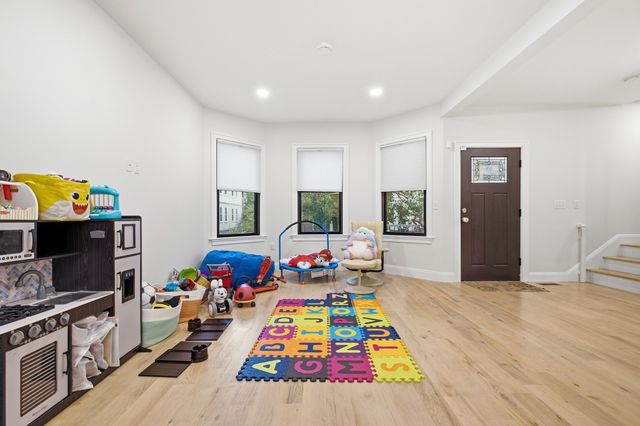 16 Boston Ave, Somerville, MA 02144