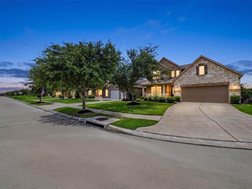 2135 Llerena Lane, League City, TX 77573