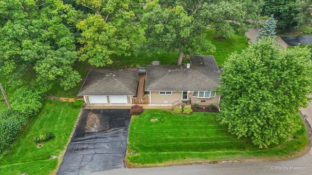 12 Oak Drive, Oakwood Hills, IL 60013