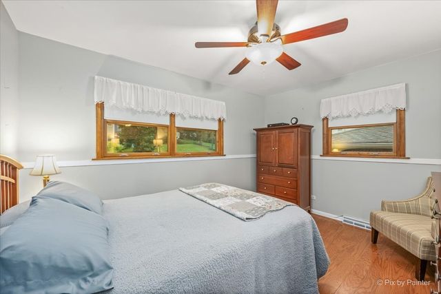 12 Oak Drive, Oakwood Hills, IL 60013
