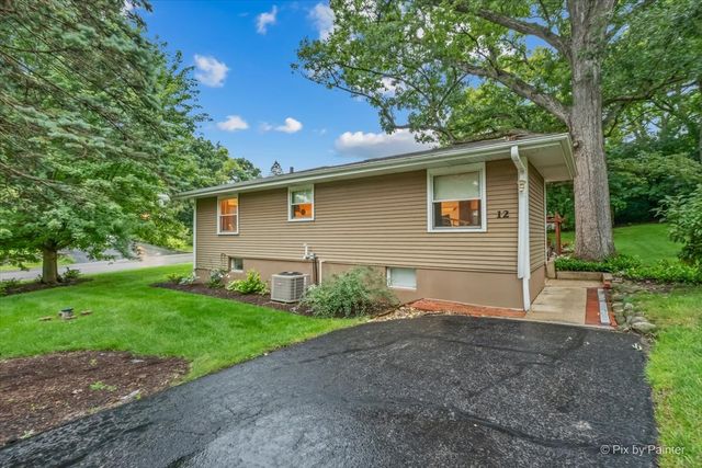 12 Oak Drive, Oakwood Hills, IL 60013