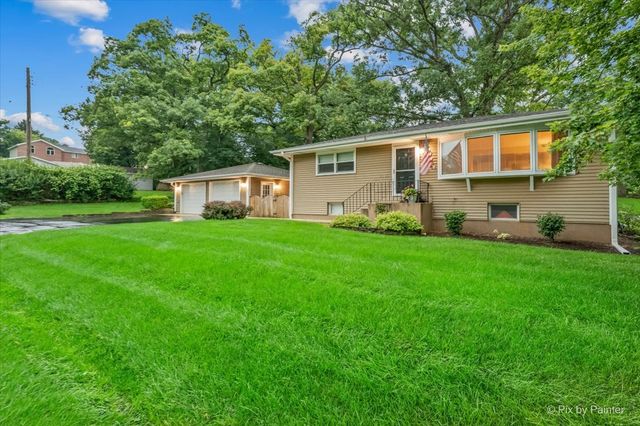 12 Oak Drive, Oakwood Hills, IL 60013