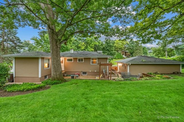 12 Oak Drive, Oakwood Hills, IL 60013