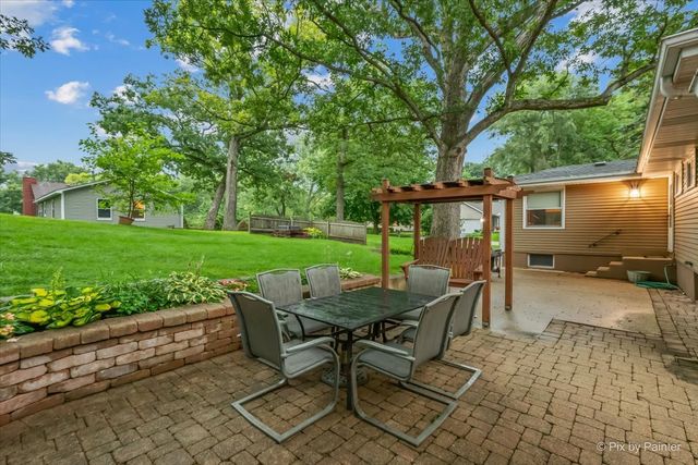 12 Oak Drive, Oakwood Hills, IL 60013