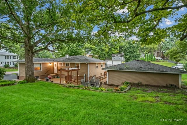 12 Oak Drive, Oakwood Hills, IL 60013