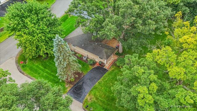 12 Oak Drive, Oakwood Hills, IL 60013