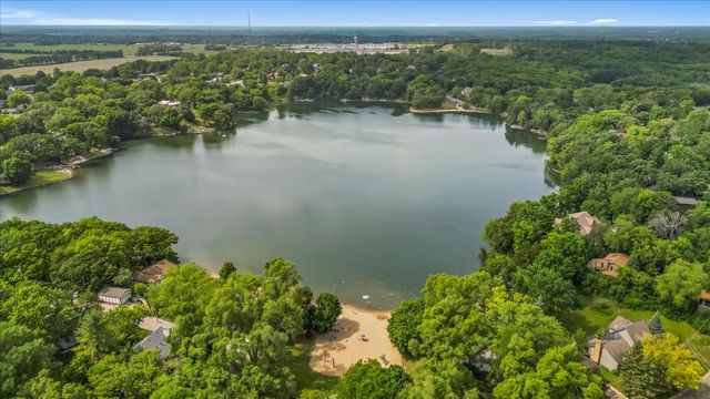 12 Oak Drive, Oakwood Hills, IL 60013