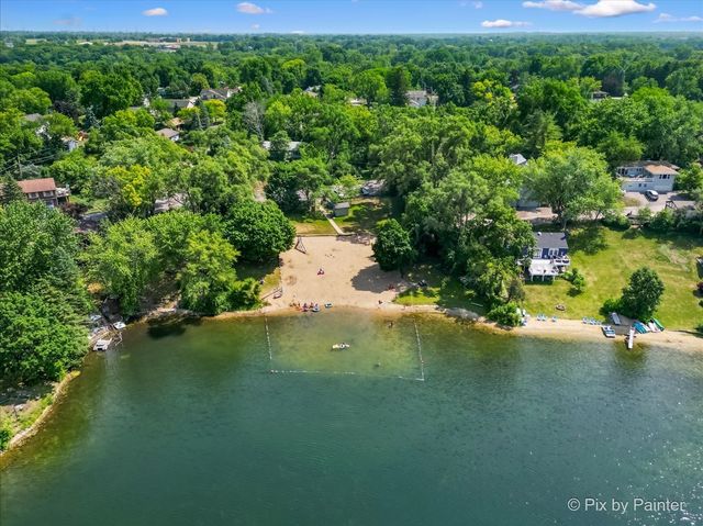 12 Oak Drive, Oakwood Hills, IL 60013
