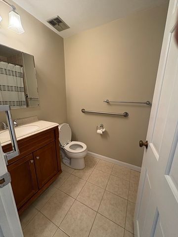 48 Bigelow Avenue 24, Watertown, MA 02472