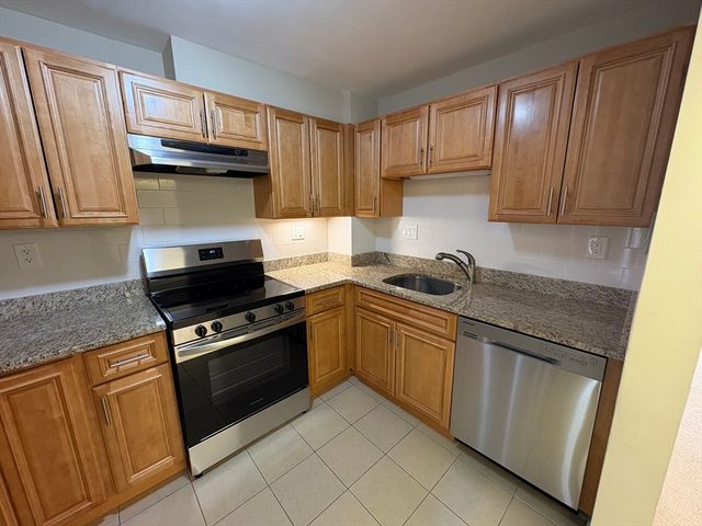48 Bigelow Avenue 24, Watertown, MA 02472