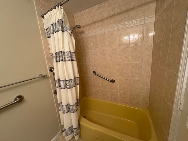 48 Bigelow Avenue 24, Watertown, MA 02472