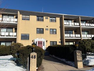 48 Bigelow Avenue 24, Watertown, MA 02472