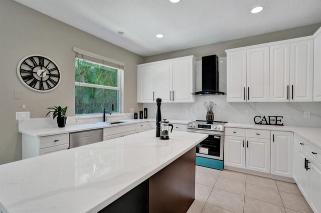 6020 NW 104th Lane, Parkland, FL 33076