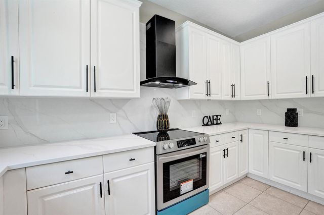 6020 NW 104th Lane, Parkland, FL 33076