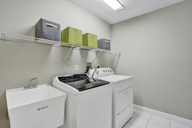 6020 NW 104th Lane, Parkland, FL 33076