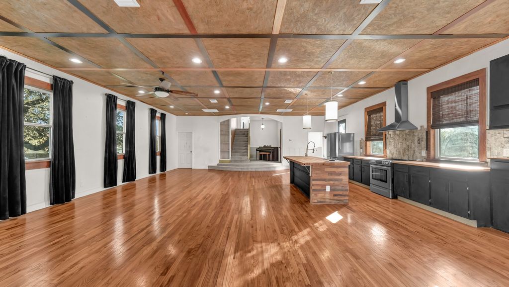 405 S Bowie Drive, Weatherford, TX 76086