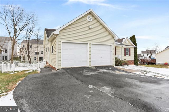 107 BRIAR RUN DR, Ranson, WV 25438