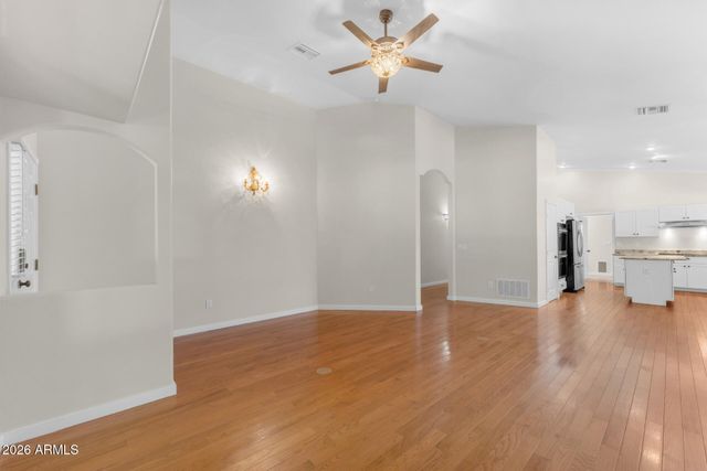 2720 W HARVEST GROVES Lane, Phoenix, AZ 85041