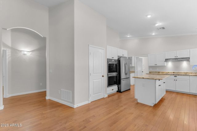 2720 W HARVEST GROVES Lane, Phoenix, AZ 85041