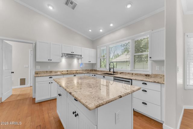 2720 W HARVEST GROVES Lane, Phoenix, AZ 85041