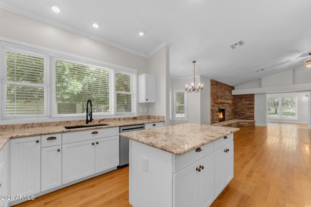 2720 W HARVEST GROVES Lane, Phoenix, AZ 85041