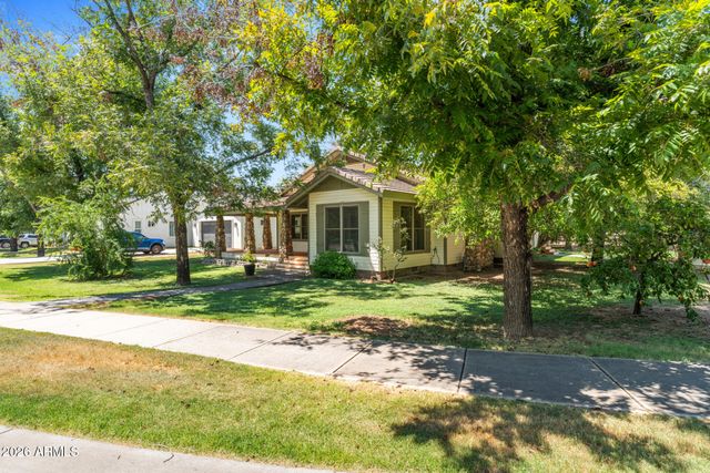 2720 W HARVEST GROVES Lane, Phoenix, AZ 85041