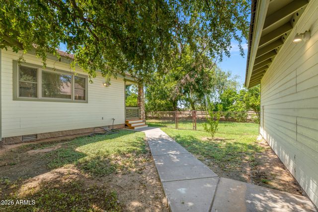 2720 W HARVEST GROVES Lane, Phoenix, AZ 85041