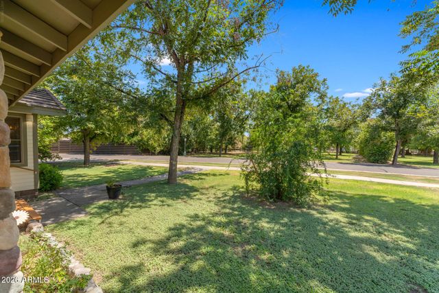 2720 W HARVEST GROVES Lane, Phoenix, AZ 85041