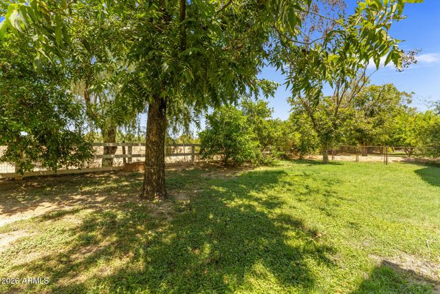 2720 W HARVEST GROVES Lane, Phoenix, AZ 85041