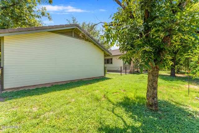 2720 W HARVEST GROVES Lane, Phoenix, AZ 85041