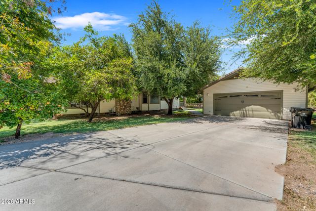 2720 W HARVEST GROVES Lane, Phoenix, AZ 85041