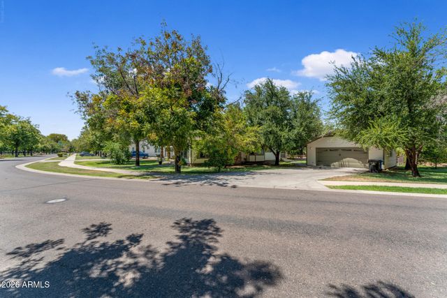 2720 W HARVEST GROVES Lane, Phoenix, AZ 85041